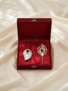 Royal Peacock Feather Set – Silver Brooch & Lapel Pin