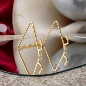 olden Peak Stand – Triangular Wire Display Holder