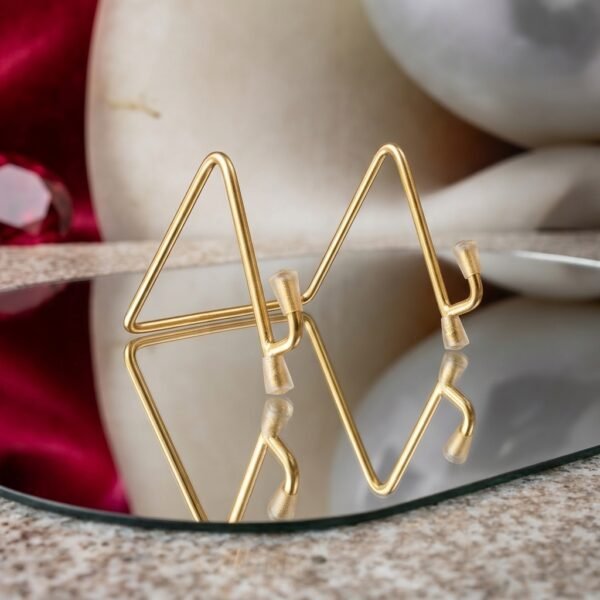 olden Peak Stand – Triangular Wire Display Holder