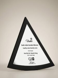 TriApex Metal-Framed Trophy – Triangular Recognition Memento